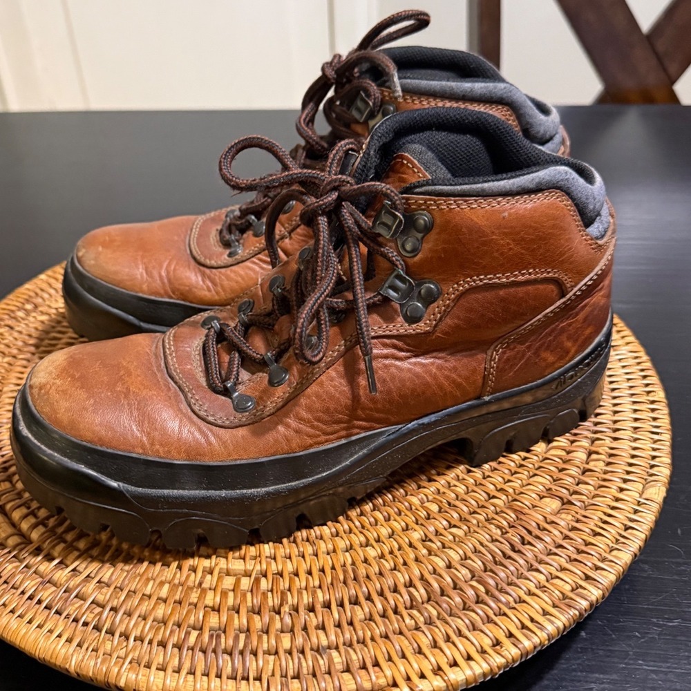 Lands End Womens Brown Leather Hiking Boots Vibram Sole Lace Up Outdoor Shoes
